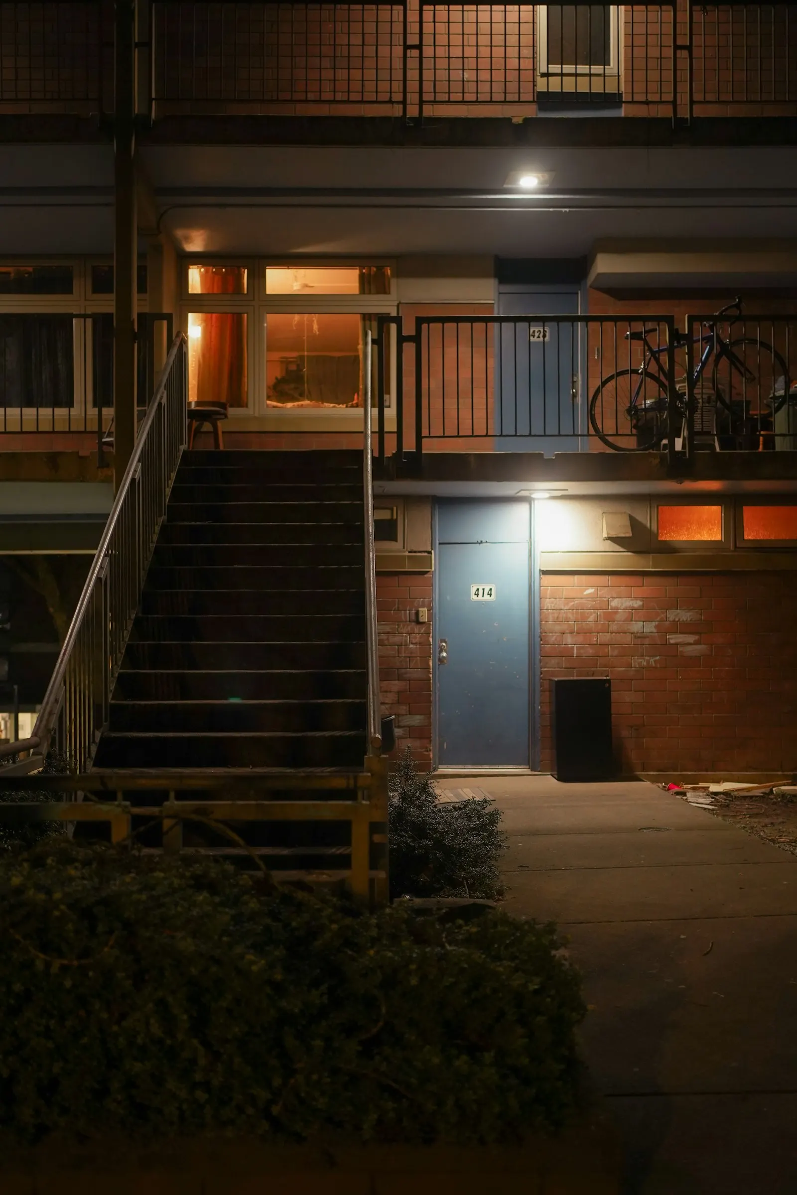 Locked out of your apartment at 2 AM: what to do in the first 5 minutes