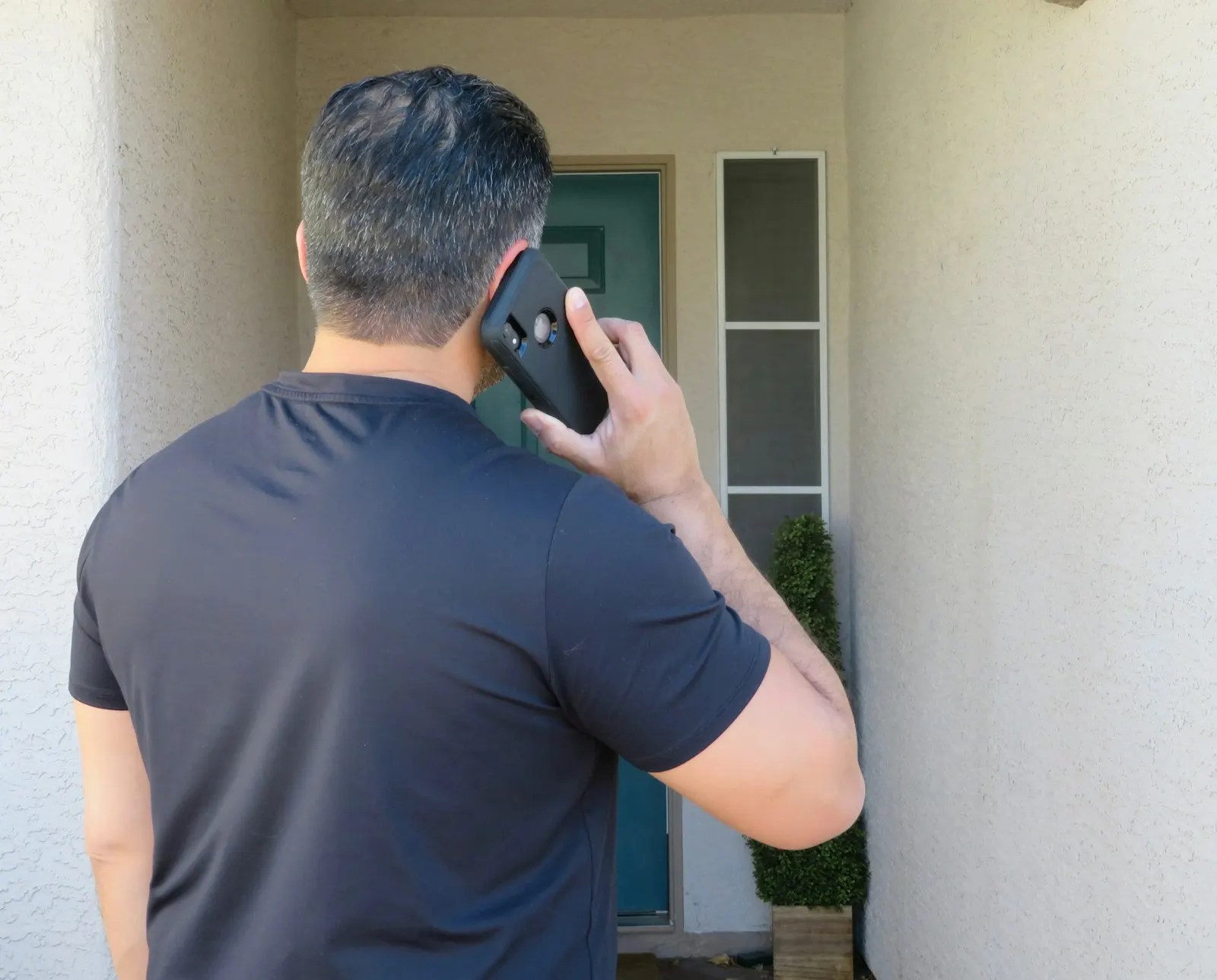 How to spot a fake locksmith before they show up: the 4-step verification checklist